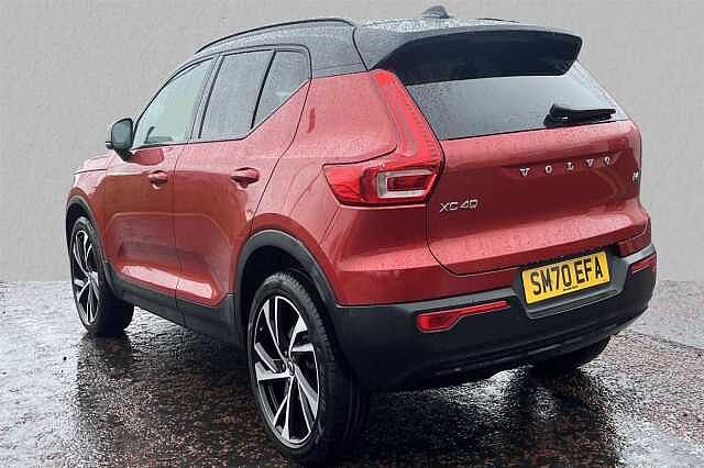 Volvo XC40 SUV 2.0 B4 (197bhp) AWD R-Design Pro Red