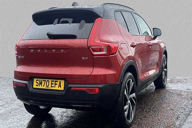 Volvo XC40 SUV 2.0 B4 (197bhp) AWD R-Design Pro Red
