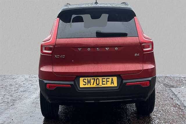 Volvo XC40 SUV 2.0 B4 (197bhp) AWD R-Design Pro Red