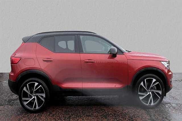 Volvo XC40 SUV 2.0 B4 (197bhp) AWD R-Design Pro Red