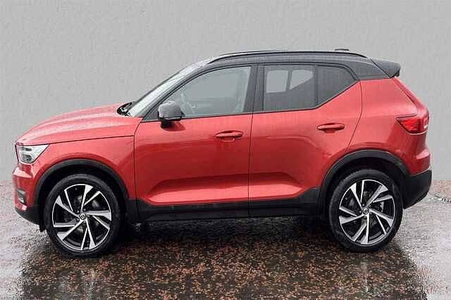 Volvo XC40 SUV 2.0 B4 (197bhp) AWD R-Design Pro Red
